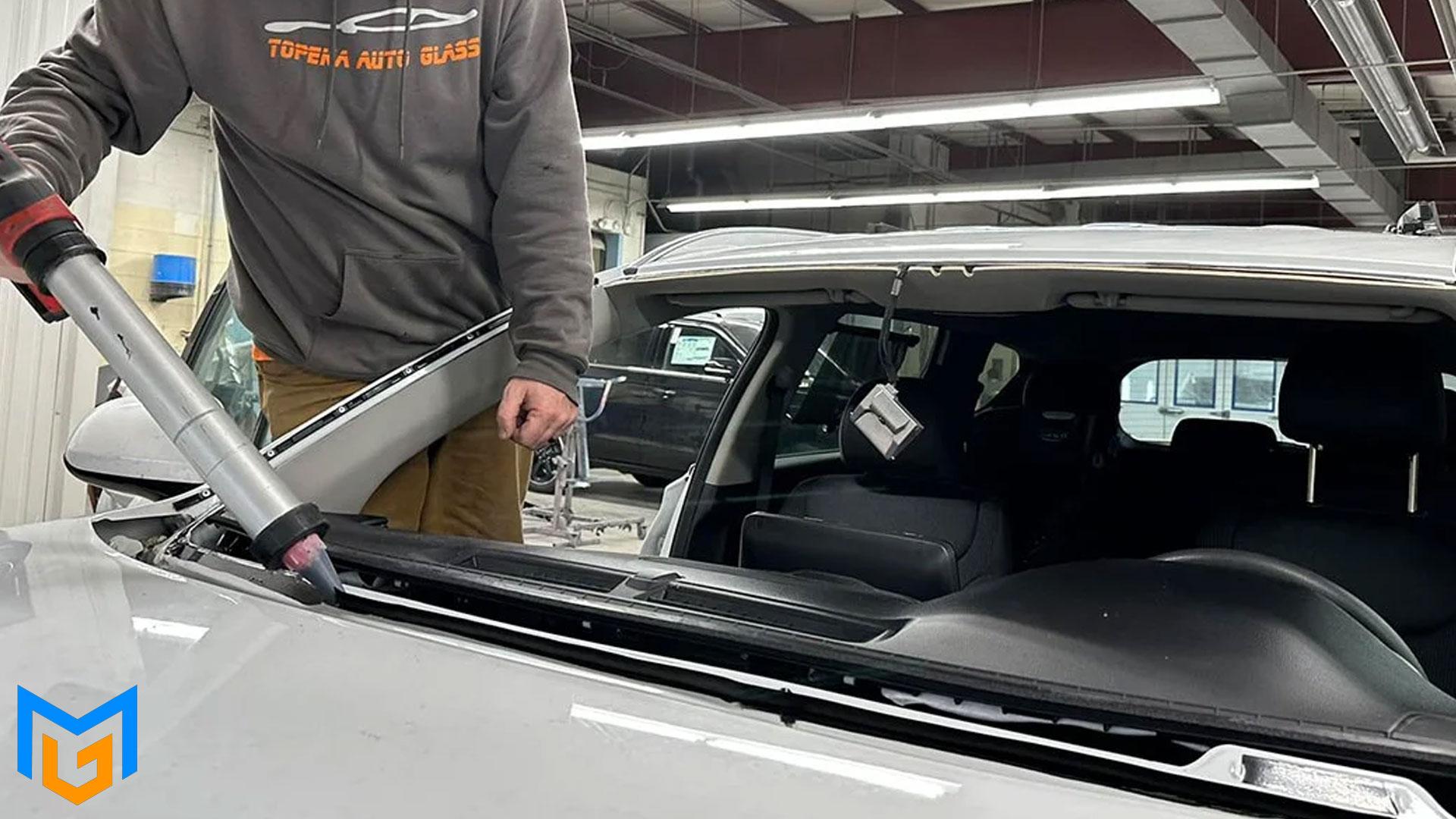 چسبکاری محل نصب شیشه