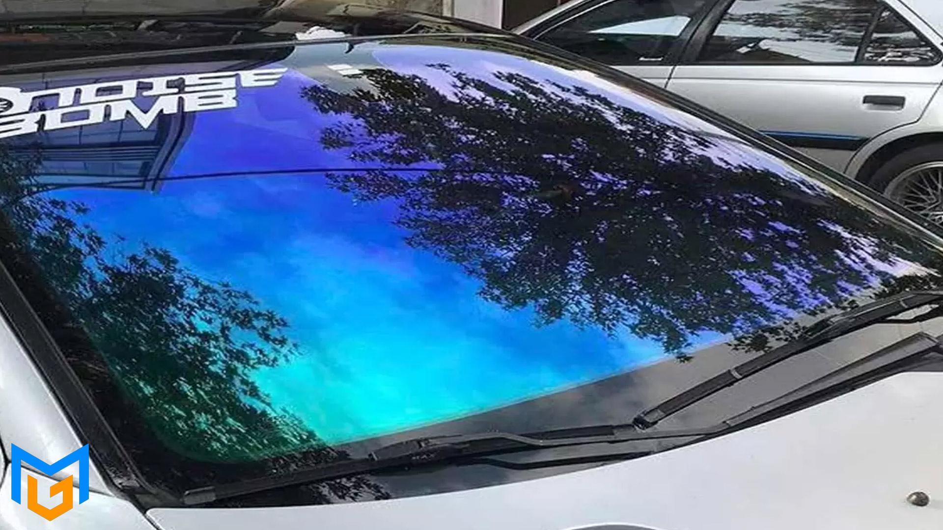 شیشه رنگی جلو خودرو