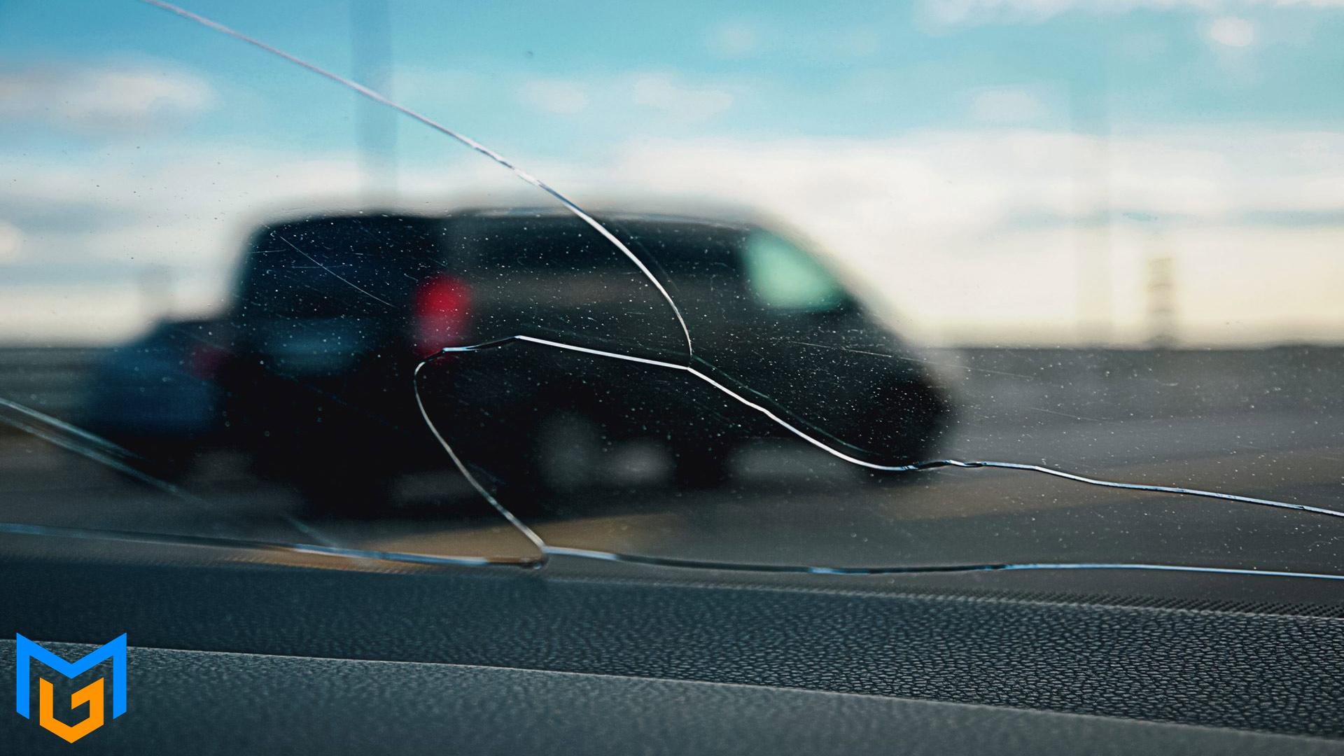 ترک شیشه جلو