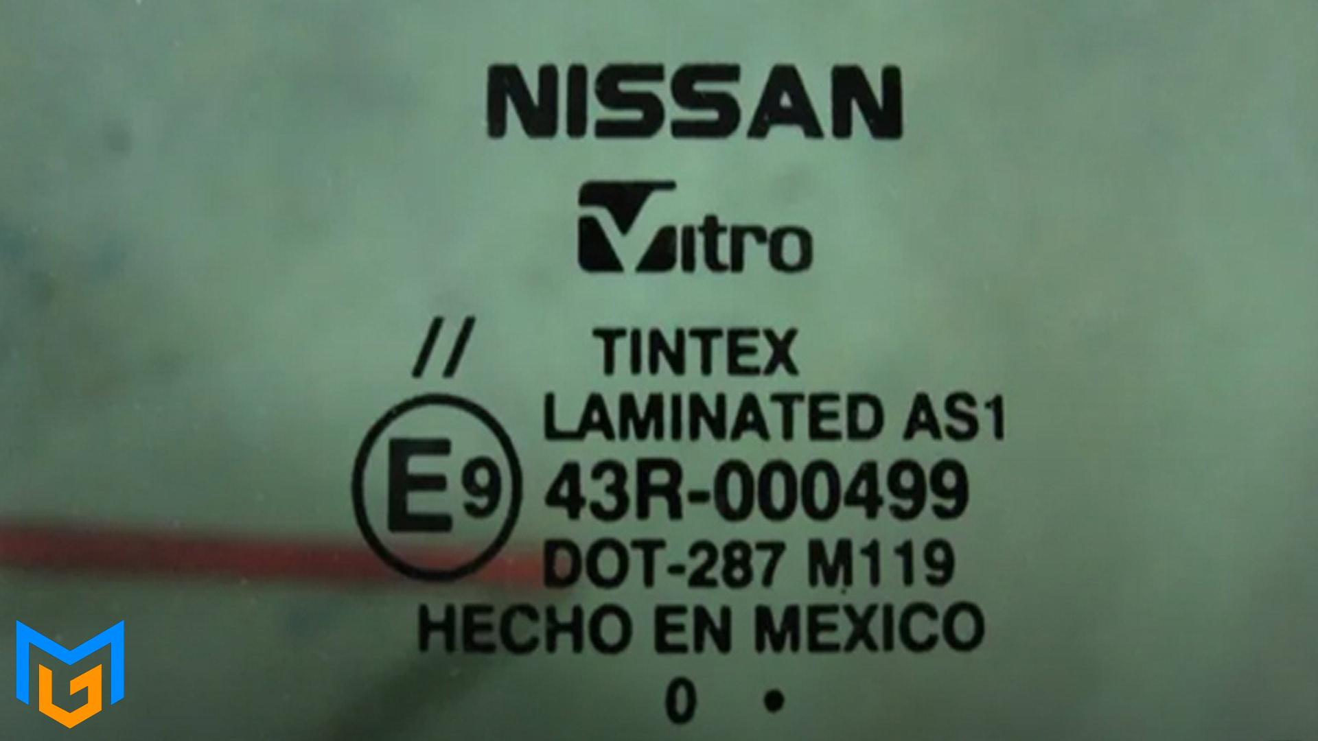 علائم روی شیشه جلو خودرو