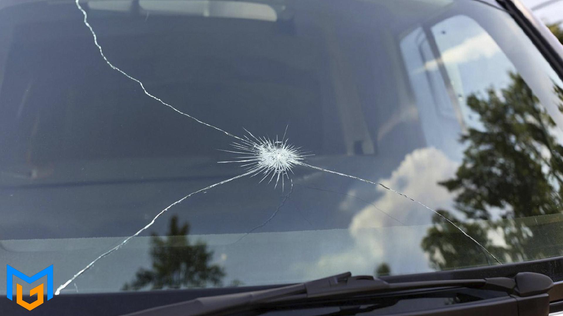 ترک‌خوردگی شیشه جلو