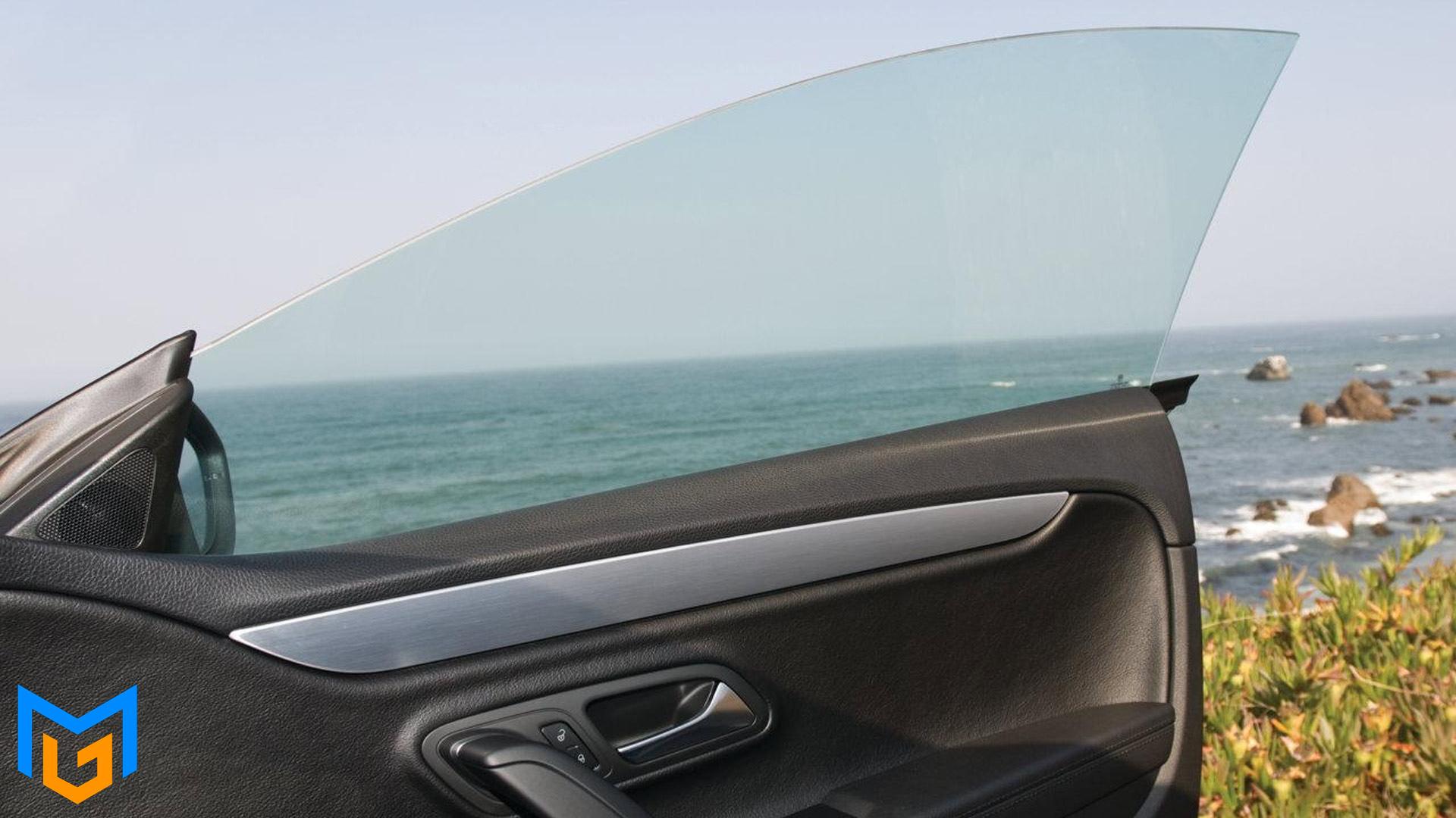 شیشه بدون قاب سمت راست جلو