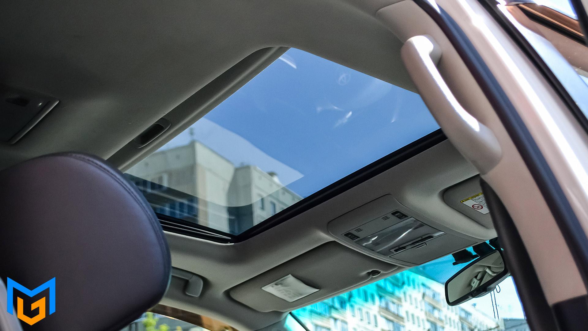 مونروف خودرو 