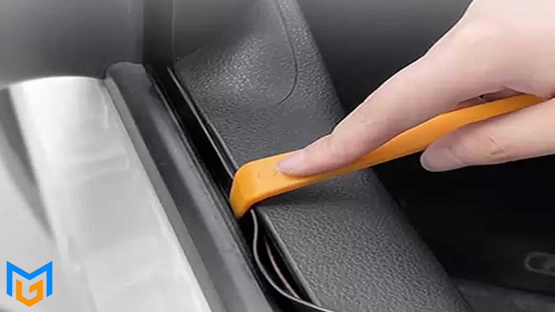 نصب نوار دور شیشه خودرو