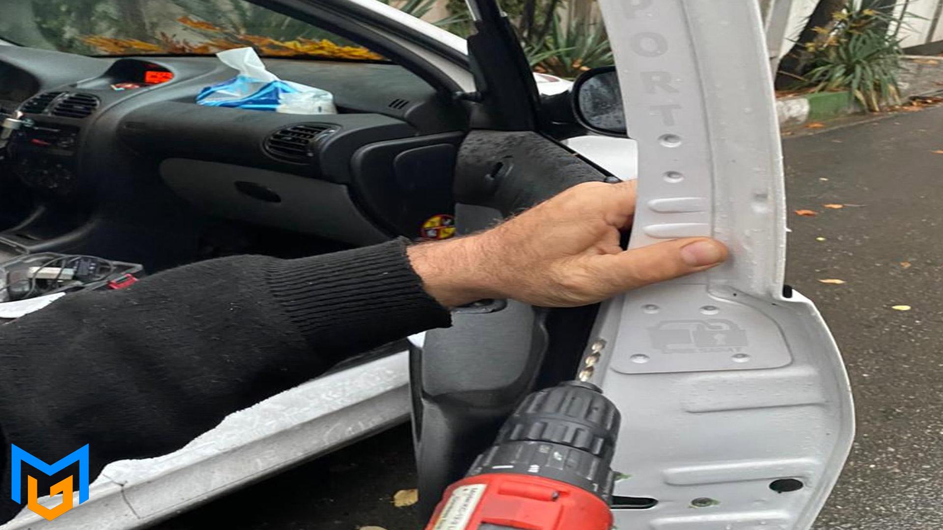 نصب محافظ کلاف درب پژو ۲۰۶